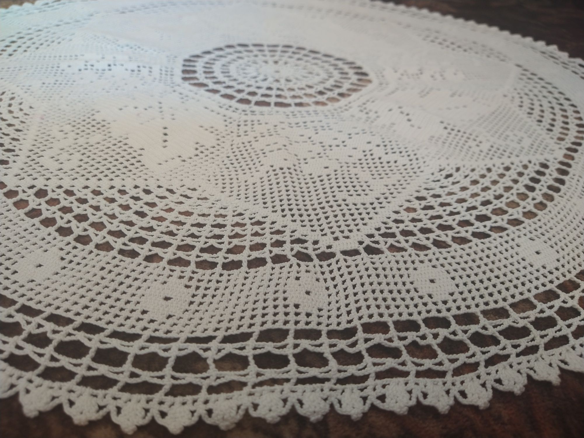 Ръчно плетено кръгло каре за маса