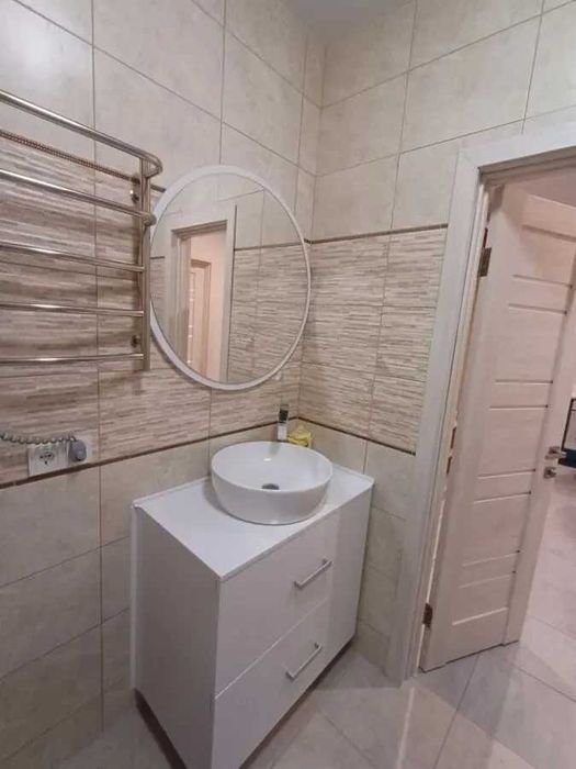 Дава се под наем Двустаен апартамент в София, Център - 56 кв.м за 407.49 € - Снимка #2