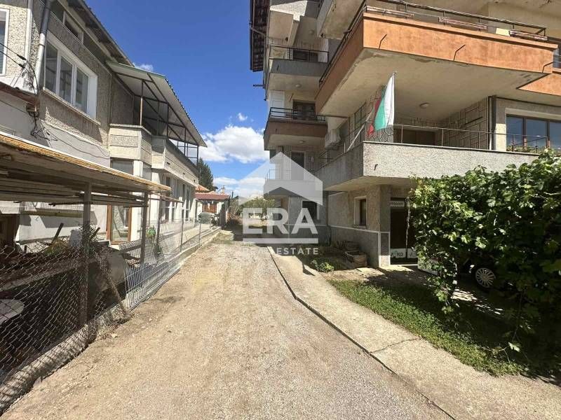 ЕКСКЛУЗИВНО от Ера Лайф!Етаж от къща с площ 185 кв.м. за продажба в гр