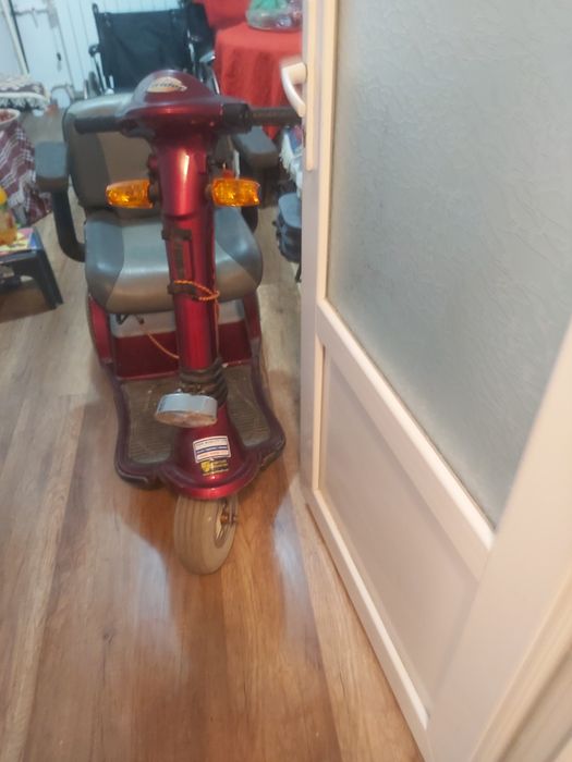 Scuter electric pentru persoane cu dizabilități