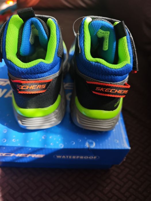 Водоустойчиви обувки Skechers