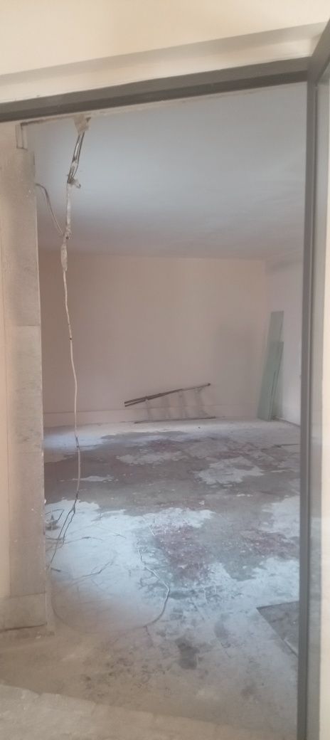 Nazarbek 8 maktab xovli 2 sotik srochna sotaman ipoteka bor keliwamiz