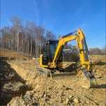 Miniexcavator si autoutilitara basculabila de inchiriat