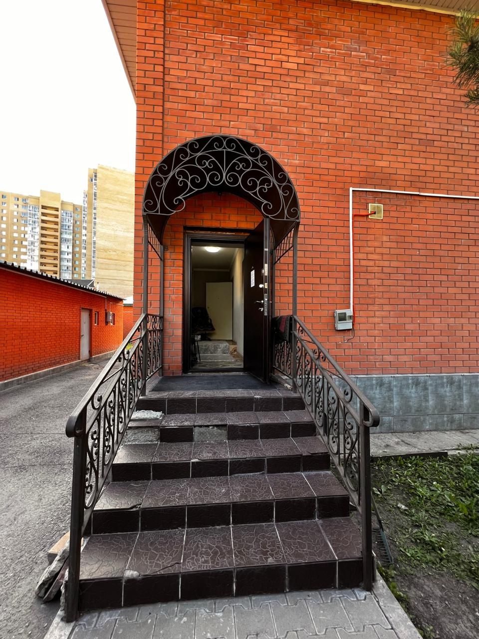 Срочно сдам в аренду 2 коттеджа