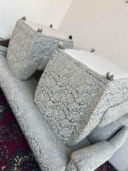 Материальное кресло