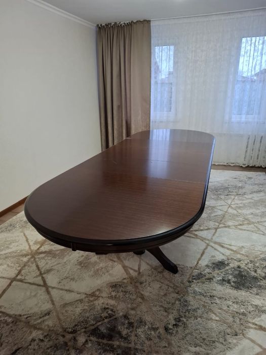 Стол в гостиную в отличном состоянии