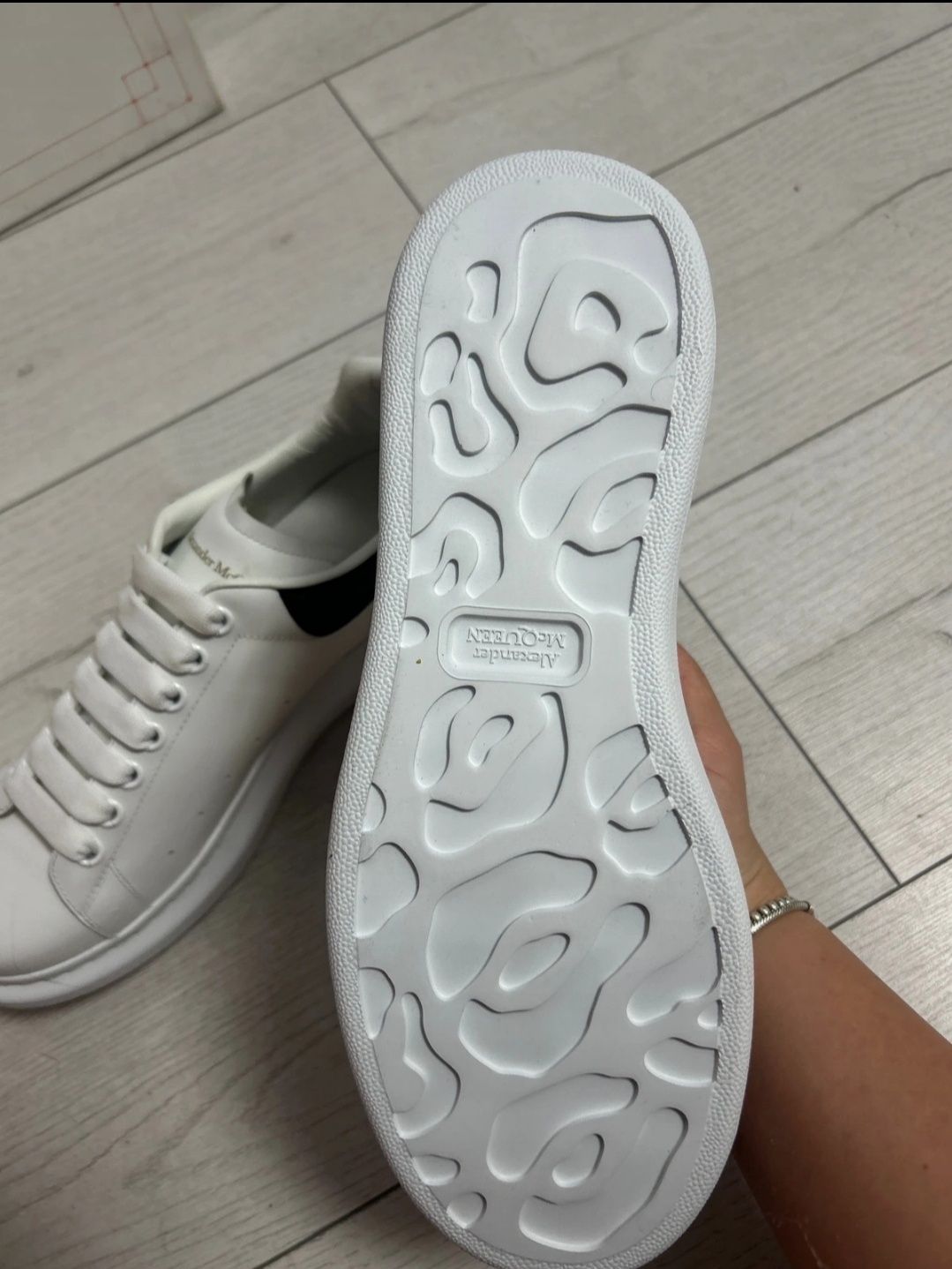Alexander McQueen la DOAR 249 LEI