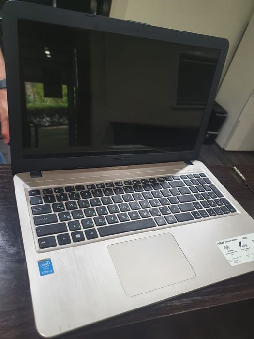 Продам современный офисный ноутбук Asus