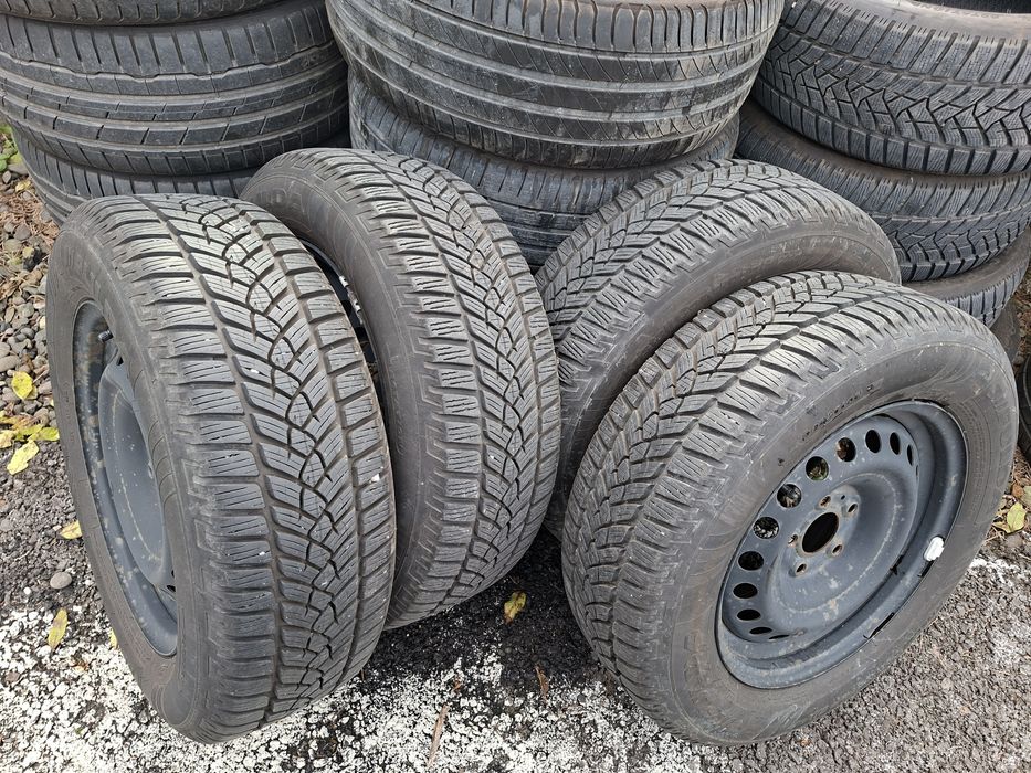 -Vând jante cu anvelope iarnă 215/65 R16-