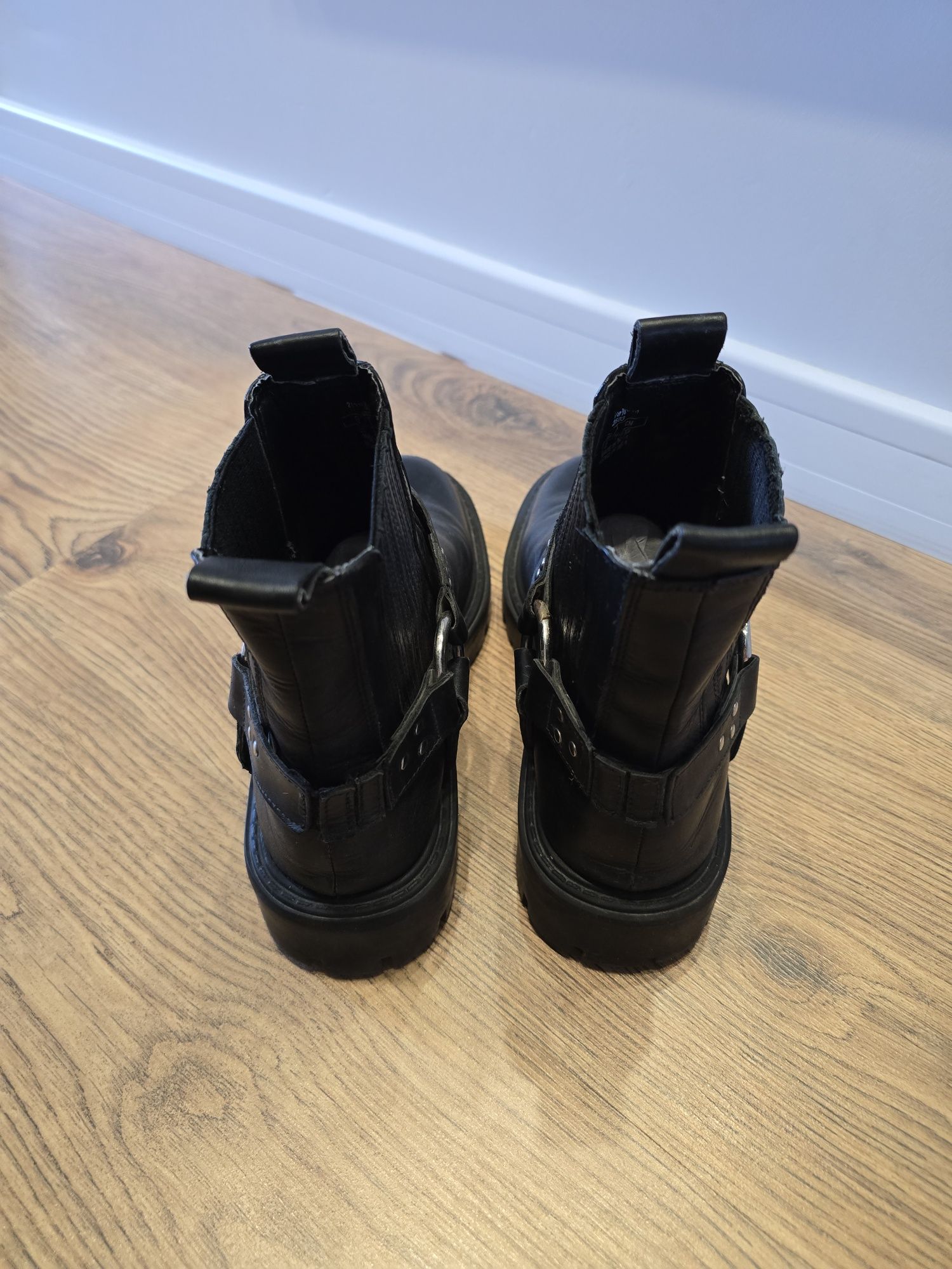 Дамски боти и чехли  Zara / естествена кожа 37-38 номер