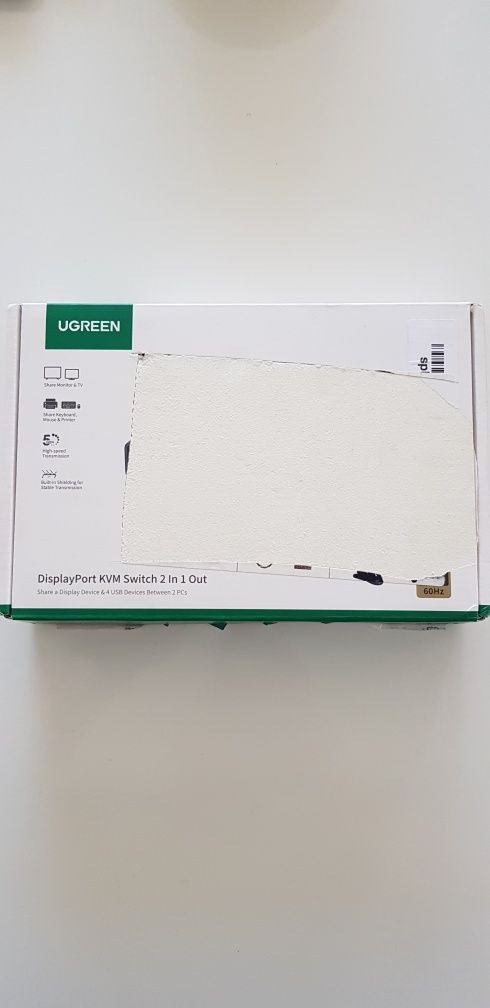 UGREEN DisplayPort KVM Switch 2 в 1 – 8K DisplayPort KVM превключвател