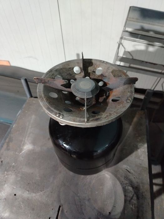 Butelie camping poloneză cu stanță pe ea