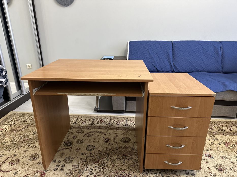 Срочно продам стол с тумбой