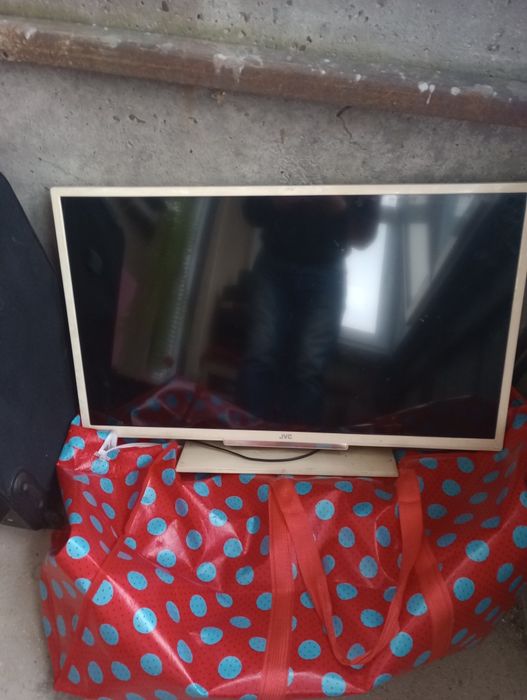 Vând Televizor SMART TV DOLBY la prețul de 550 de lei