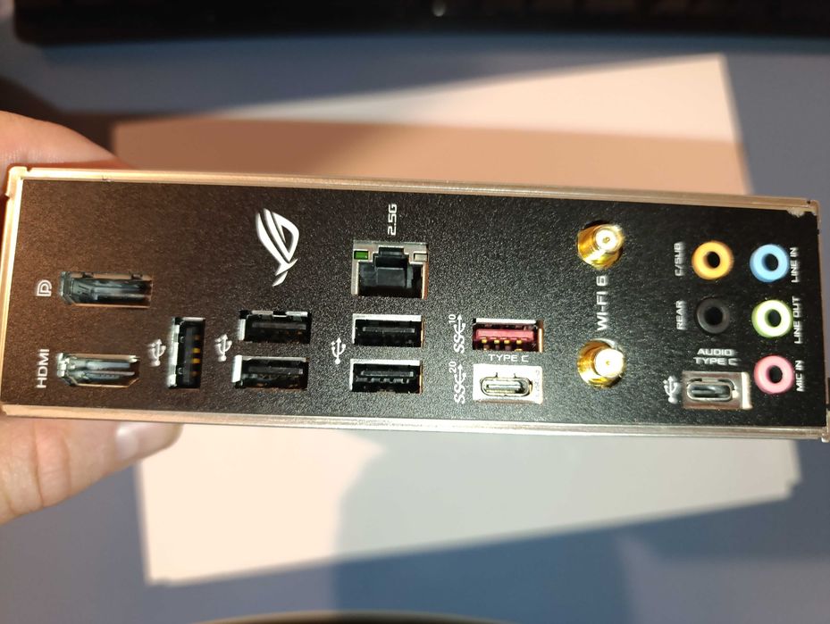 Placa de baza ASUS ROG Strix B560-I Gaming WiFi - DEFECT