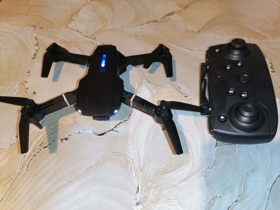 Продавам дрон с камера ЗА ЧАСТИ!