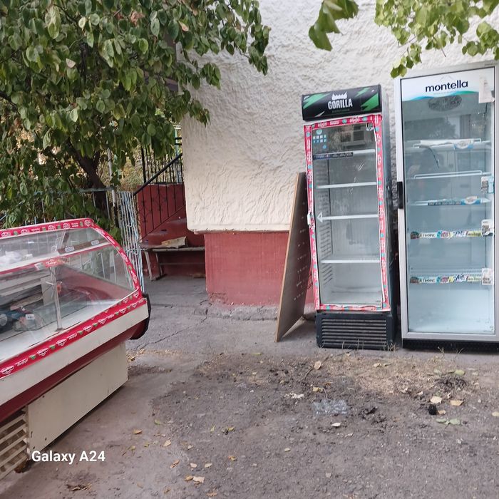 2 холодильника для продуктов в магазин