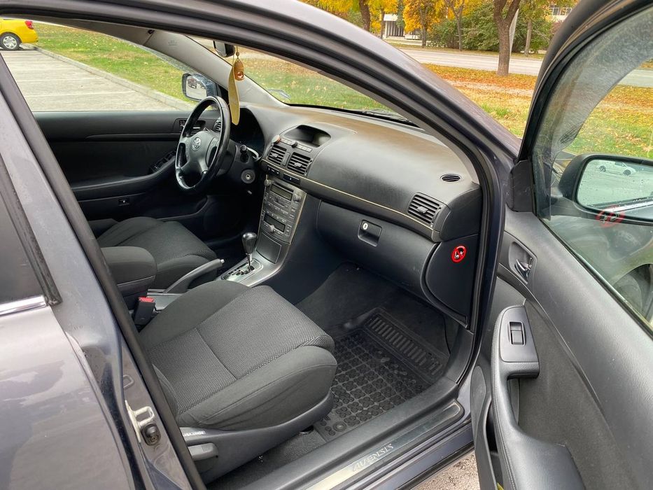 Toyota Avensis 1.8/газ/ автомат