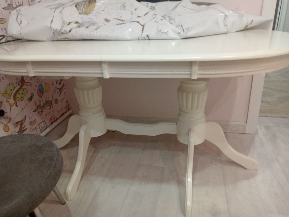 Продам стол в гостийную