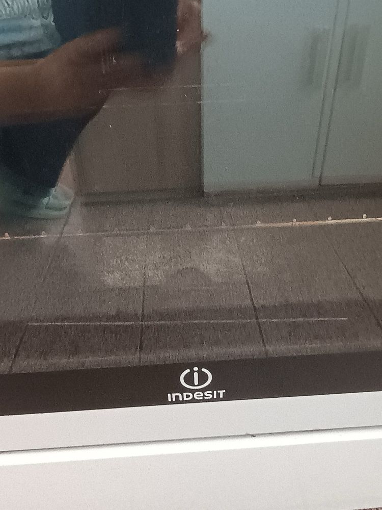 Готварска печка с фурна и котлони на газ Indesit