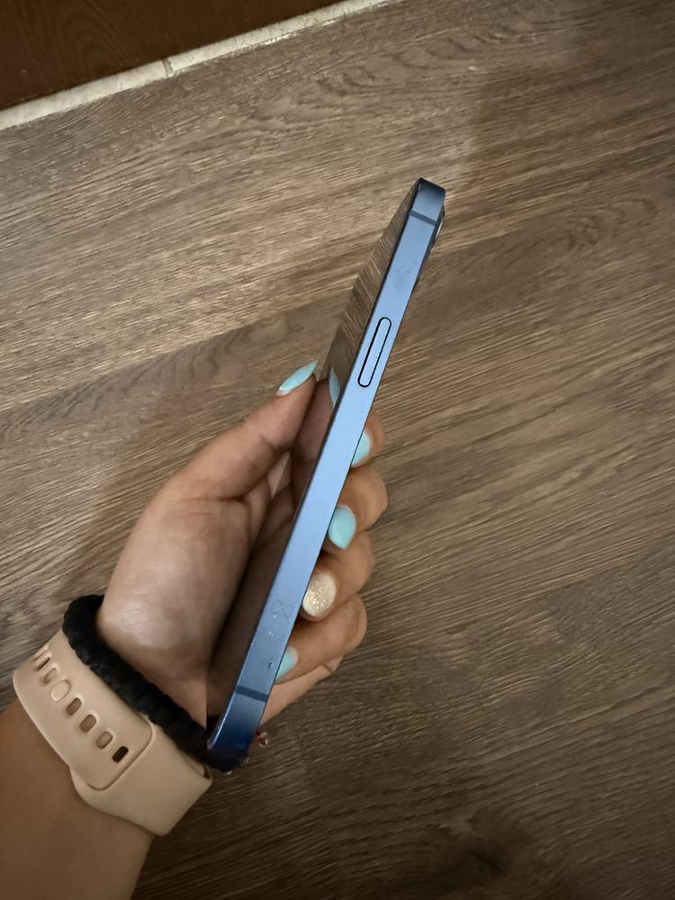 iPhone 13 черен и син