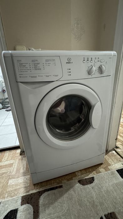 Стиральная машина(не рабочая) indesit wiun 82 (3,5кг, 85*60*40) белый