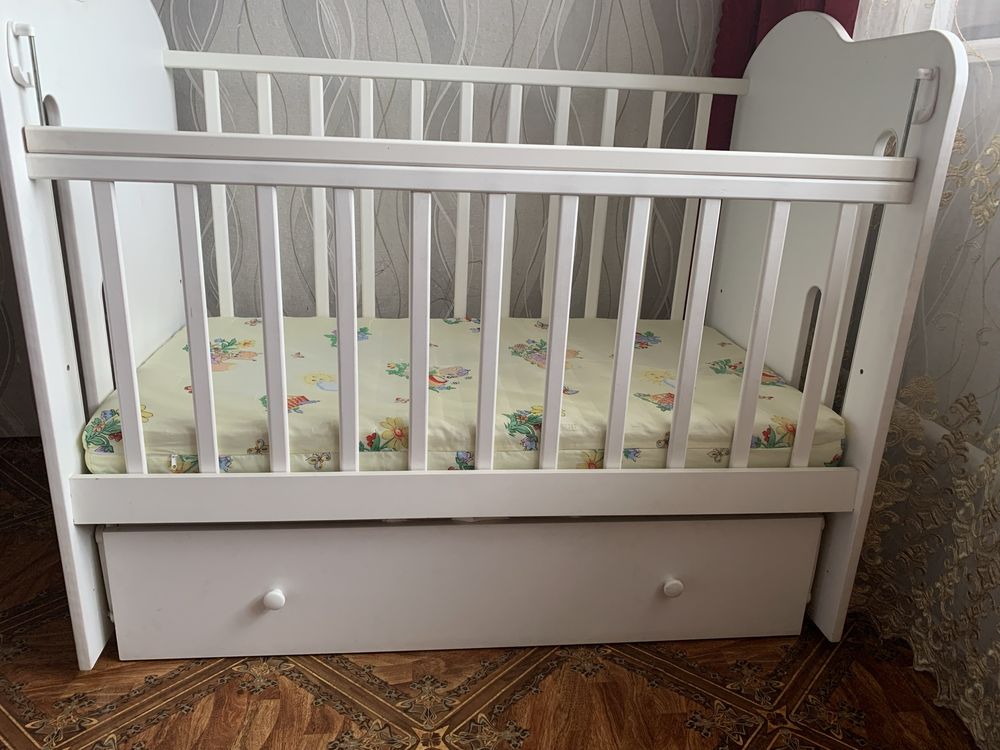 Продам детскую кроватку