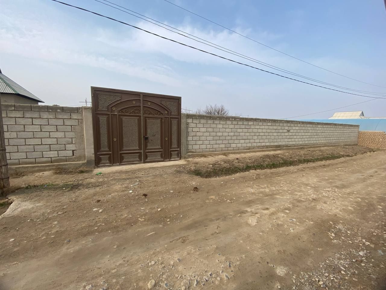 Ховли сотилади. 3 хоналик