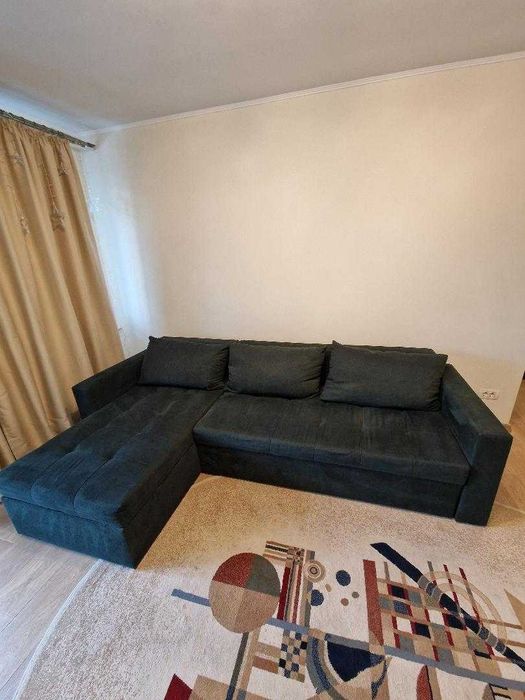 canapea de colt din stofa extensibila