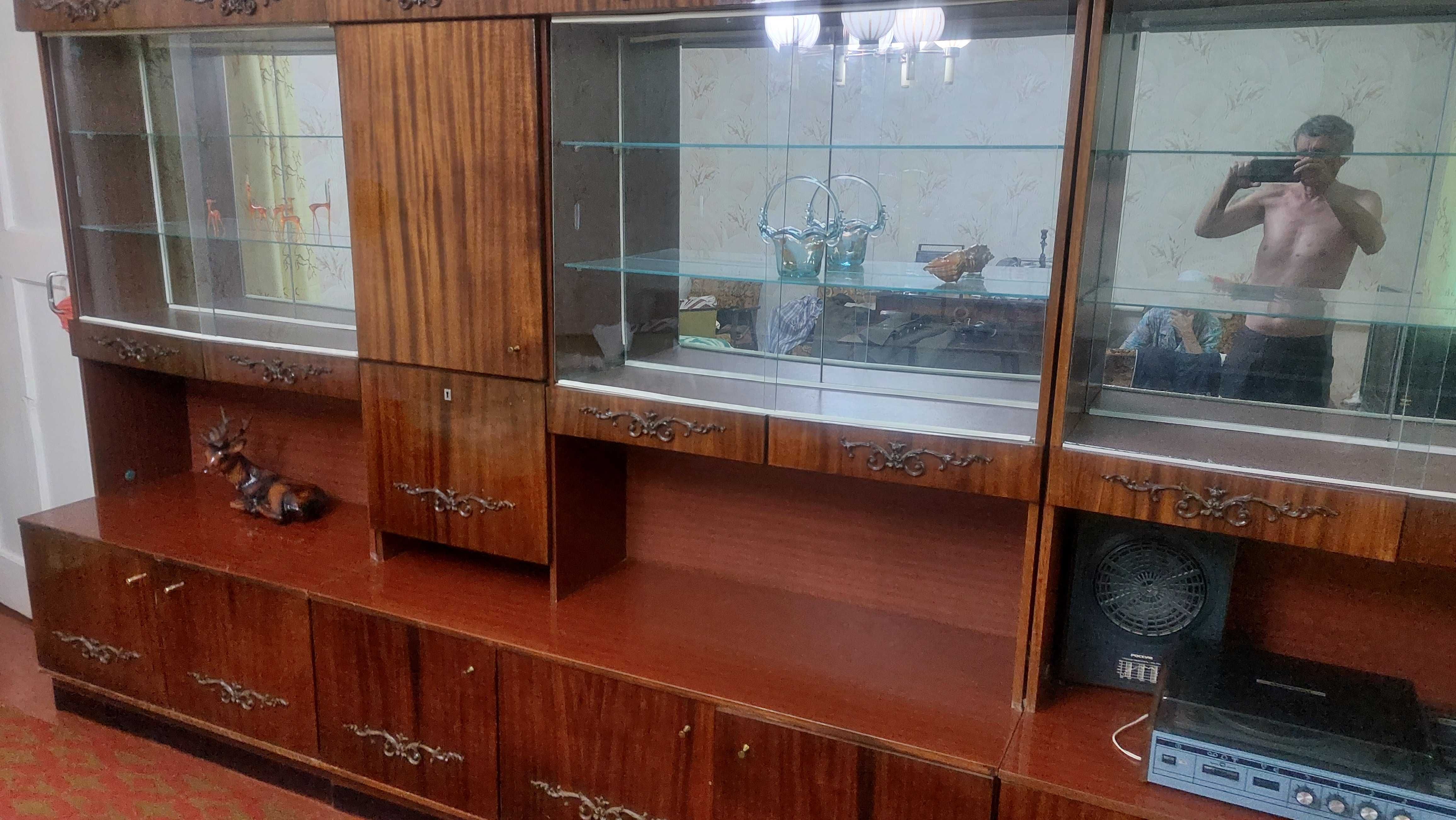 Стенка в гостинную б/у,производство Алмалык .