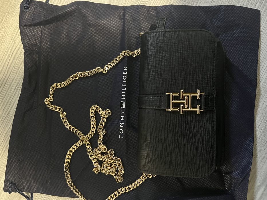 Черна чанта Tommy Hilfiger