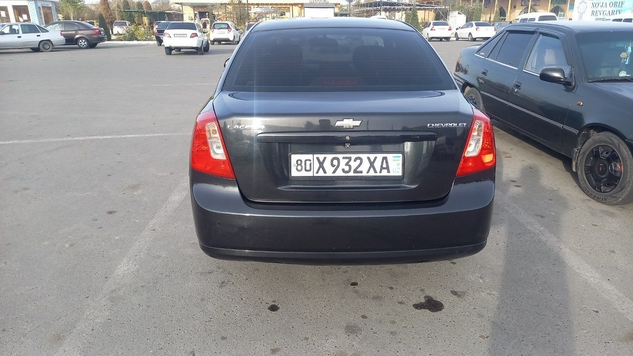 Lacetti 1.8 sotiladi yili 2010