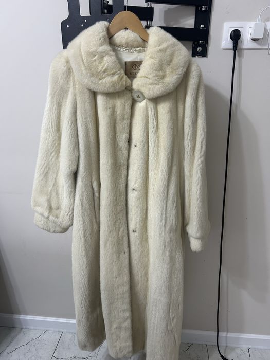 Шуба белая длинная