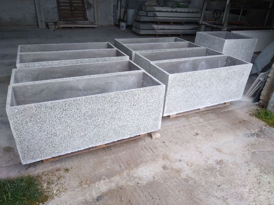 Jardiniere ghiveci  din beton,  mozaic spalat
