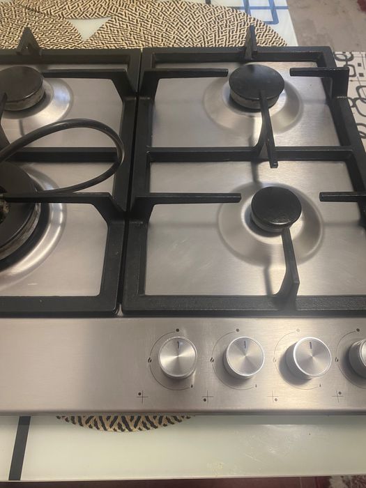 Vând plită pe gaz.