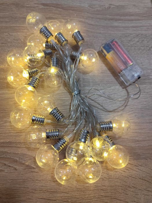 Коледни лампички 3м с 20 LED крушки – топла бяла светлина, на батерии