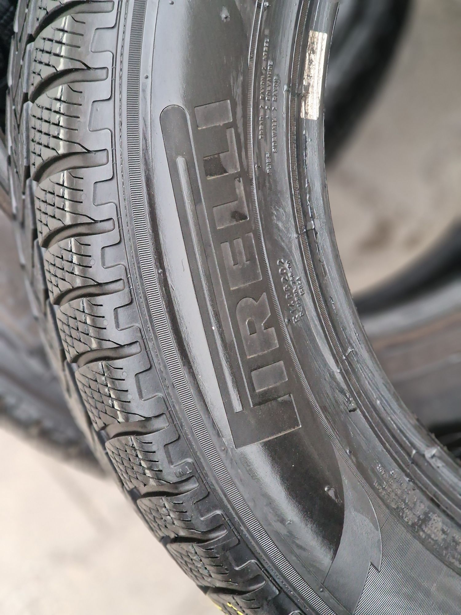 235 60 18 Pirelli