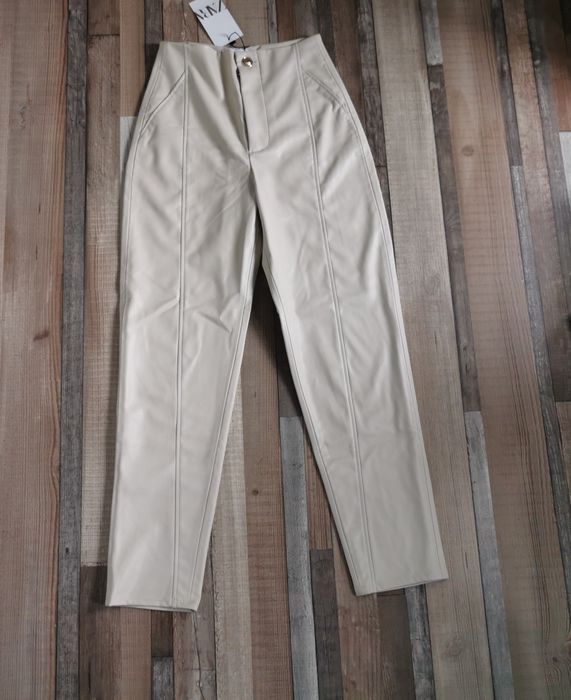 Pantaloni cu efect de piele zara mas s și l
