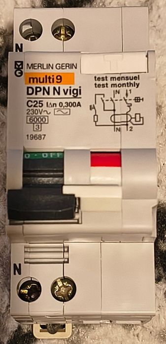 6 buc x intrerupător diferențial, protecție la suprasarcină, RCBO 25A