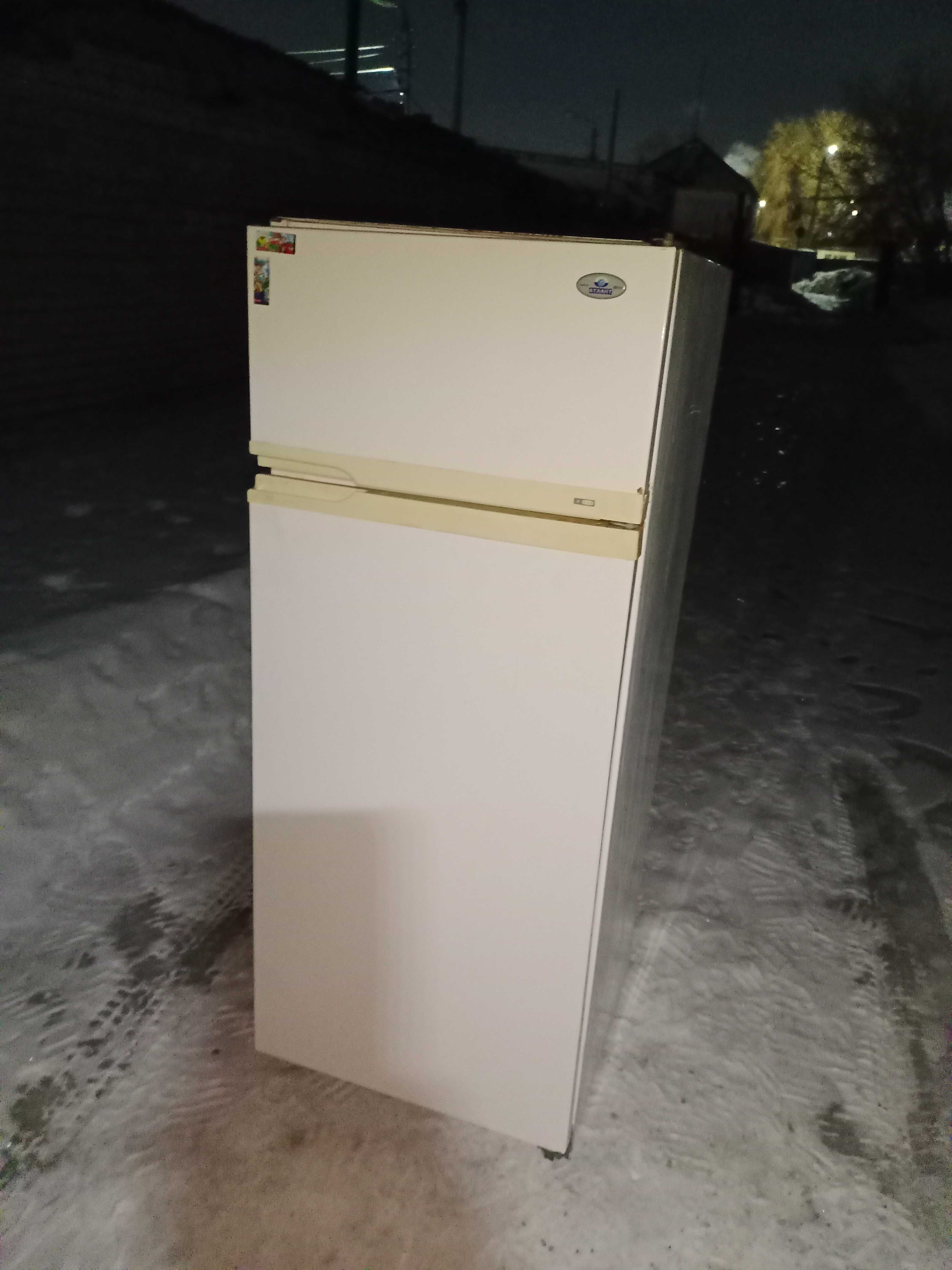 Продам холодильник на запчасти мотора нету   адрес район айгуль