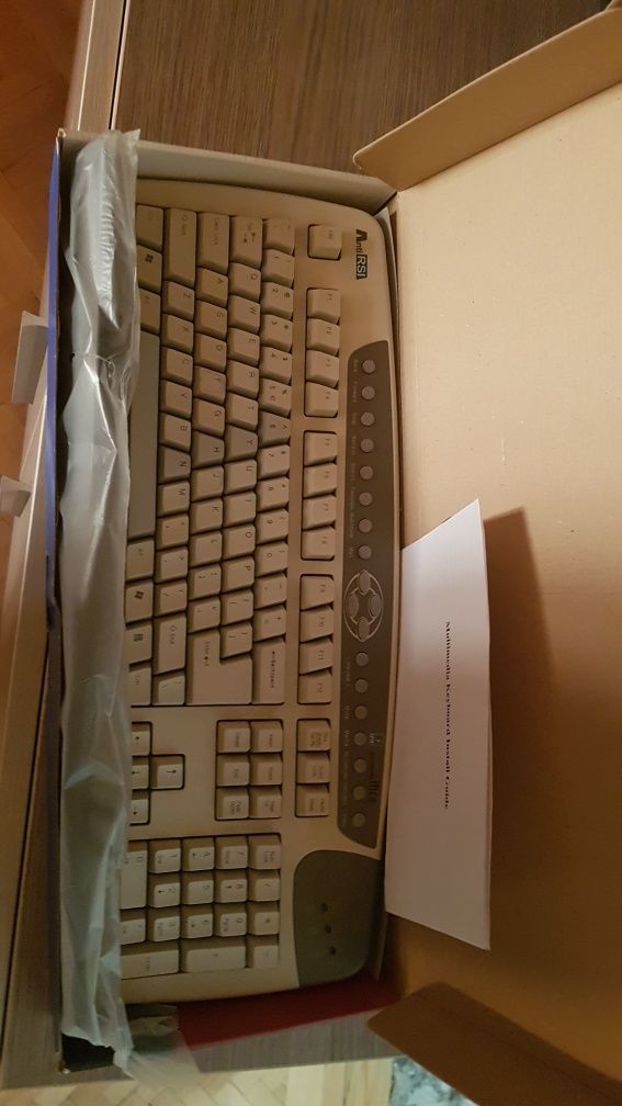 Desktop, cu mouse si tastatura