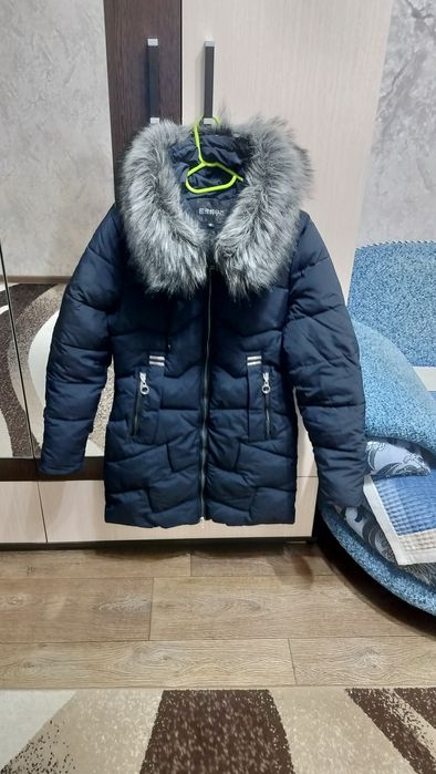 Продам зимний пуховик раз 42/44