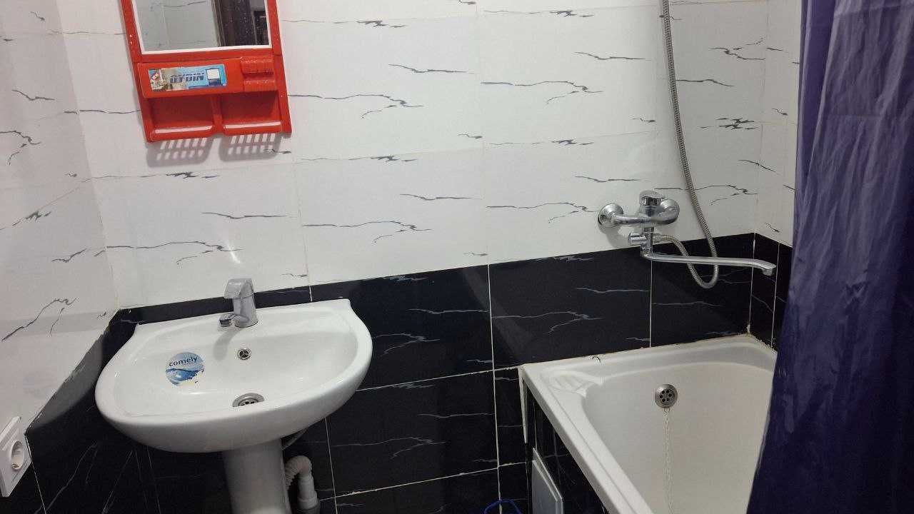 Avto salon 17 maktabni orqasida yangi uy oilaga ijaraga beriladi.