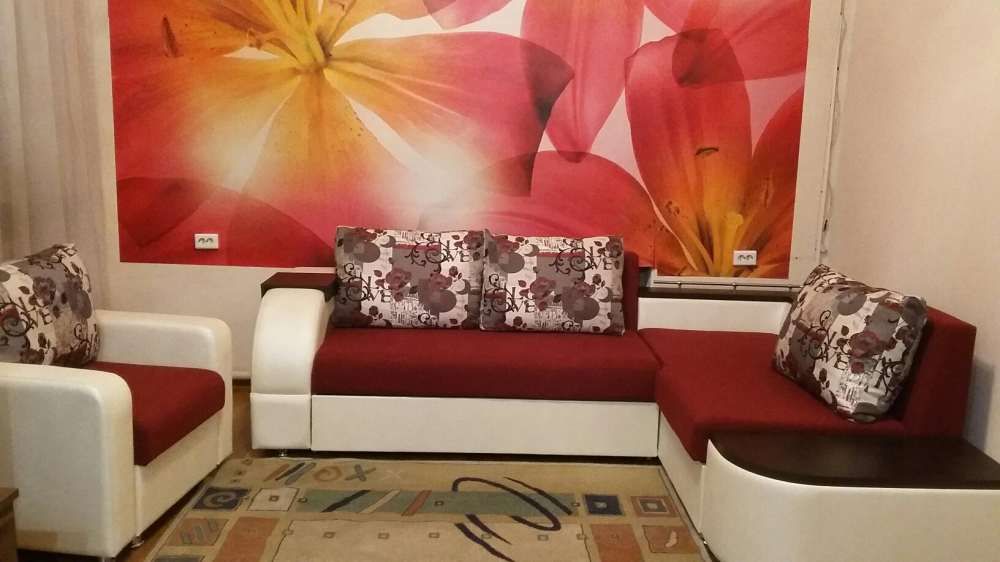 Продам угловой диван с креслом