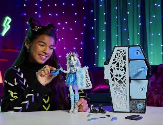 Кукла Frankie Stein Monster High, гардероб с 19 изненадващи модни аксе