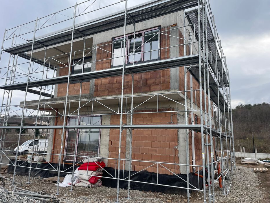 Фасадно скеле под наем