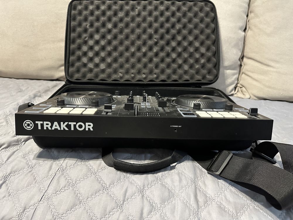 Traktor Kontrol S2 - Controler DJ