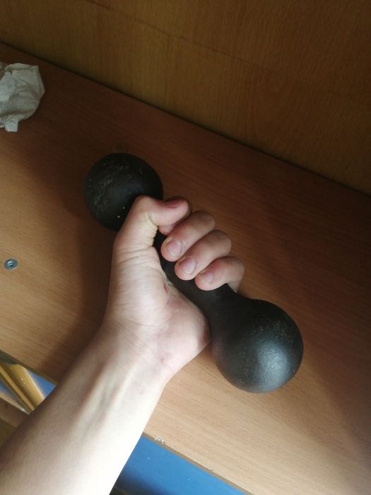 Кантеля 2 кг нашол на чердаке если хотите приобрести пишите в WhatsApp