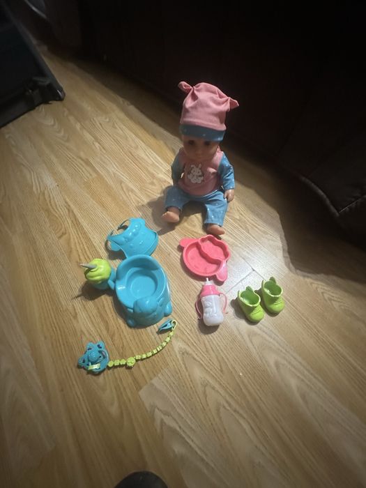 плачещо и пикащо  бебе