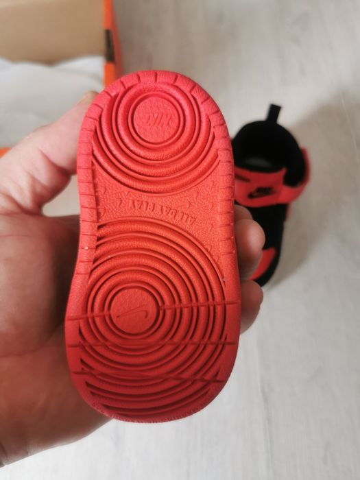 Маратонки са чисто нови Nike